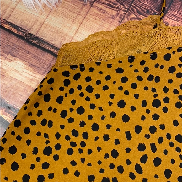 << Spotted Leopard Lace Trim Camo Tank Top >> - Picture 6 of 6